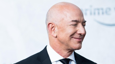 Jeff Bezos si mane roke: Amazon v prazničnem času z rekordnim dobičkom