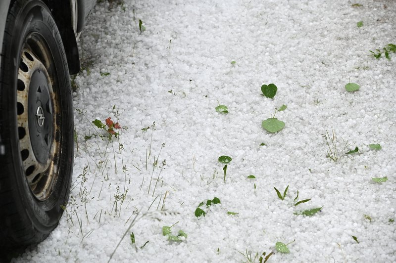 Nebo se je odprlo: po Sloveniji nalivi s točo, kot je ne pomnijo (VIDEO) (foto: Žiga Živulovič jr./Bobo)