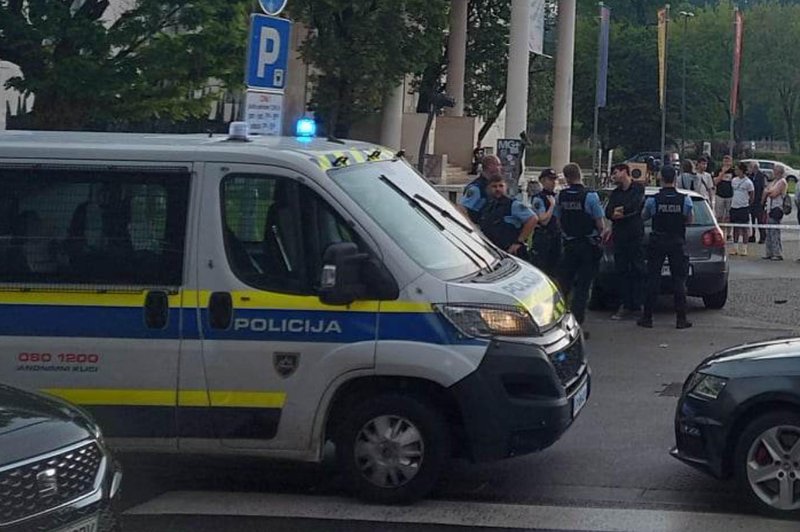 Nesreča v središču Ljubljane: močno alkoholiziran voznik trčil v dva pešca (foto: Uredništvo)