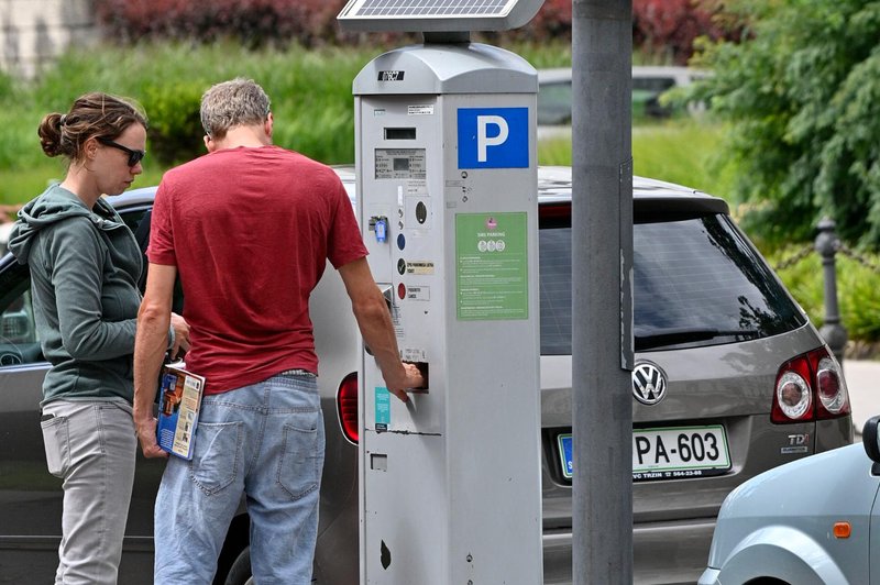 Bo treba v središču Ljubljane že kmalu parkirnino plačevati tudi ob nedeljah? (foto: Žiga Živulović j.r./Bobo)