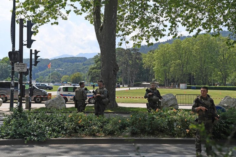 Nove podrobnosti o grozljivem napadu v parku: otroci bežali pred 31-letnim Sircem, policija ga je ustrelila v noge (foto: profimedia)