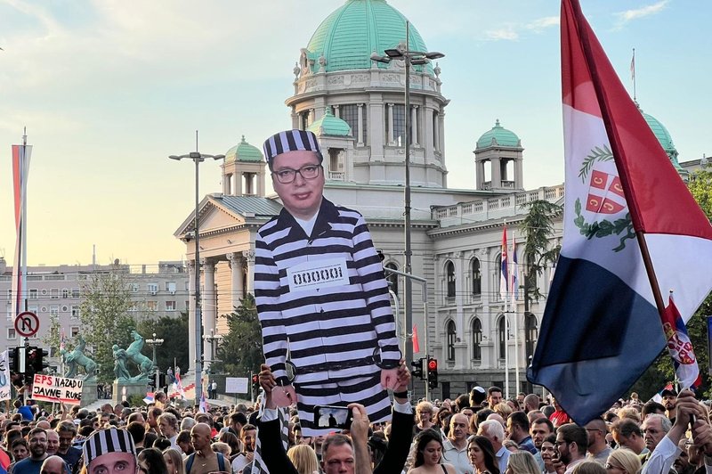 Protesti v Beogradu: "Če ne bodo izpolnili naših zahtev, bomo začeli z novimi akcijami. Poti nazaj ni!" (FOTO in VIDEO) (foto: Daniel Bukumirović)