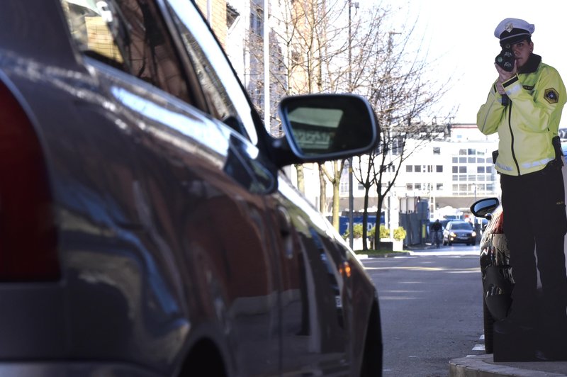 Policija v poostren nadzor voznikov: alkohol velik problem, pri mlajših pogosto prisoten kokain (foto: Bobo)