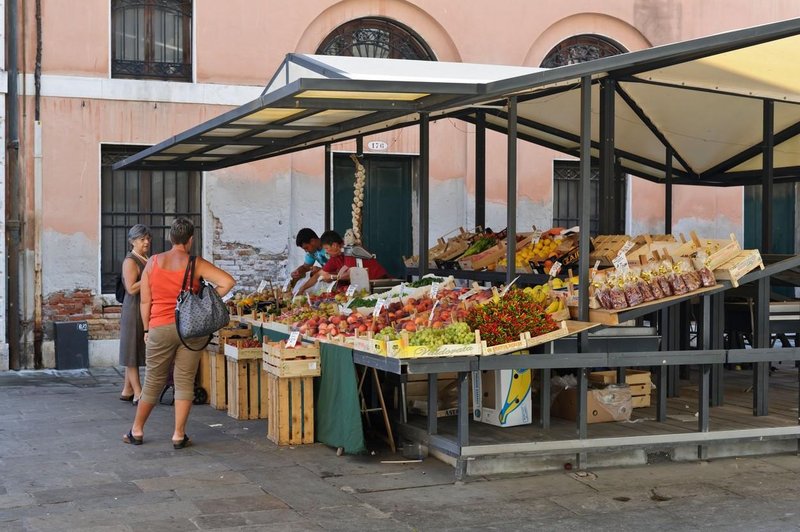 Drago sadje in zelenjava na hrvaški obali: največ boste za živila odšteli v ... (foto: Profimedia)