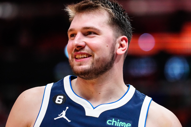 FOTO: Luka Dončić navdušil s svojim novim videzom (in utišal tiste, ki so se mu posmehovali) (foto: Profimedia)