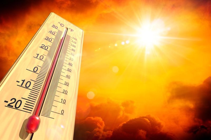 Čakajo nas peklenske temperature, NIJZ že izdal opozorila: Pazite na pregretje telesa! (foto: Shutterstock)