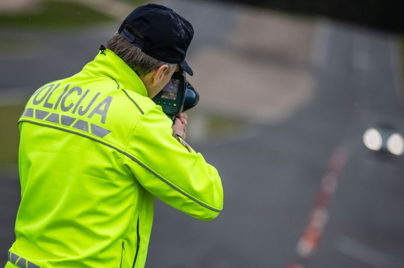 Pretežka noga mariborskih voznikov: ugotovili večje število kršitev, nekateri so močno prekoračili hitrost (foto: Facebook/Slovenska policija)