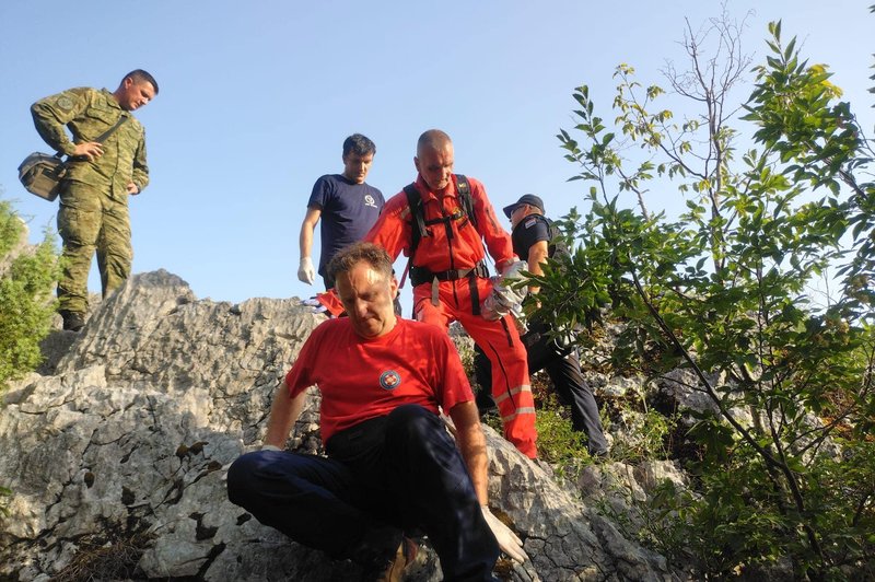 Tragična nesreča helikopterja na Hrvaškem: našli so še tretjega člana posadke (foto: Facebook/HGSS - Hrvatska Gorska Služba Spašavanja)