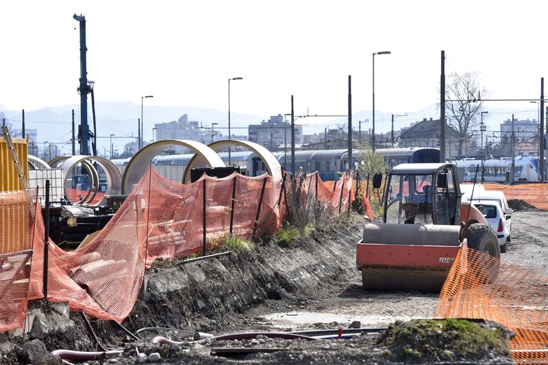 Za skoraj dva tedna se zapira prometna cesta v prestolnici, se obetajo novi prometni kolapsi? (foto: Bobo)