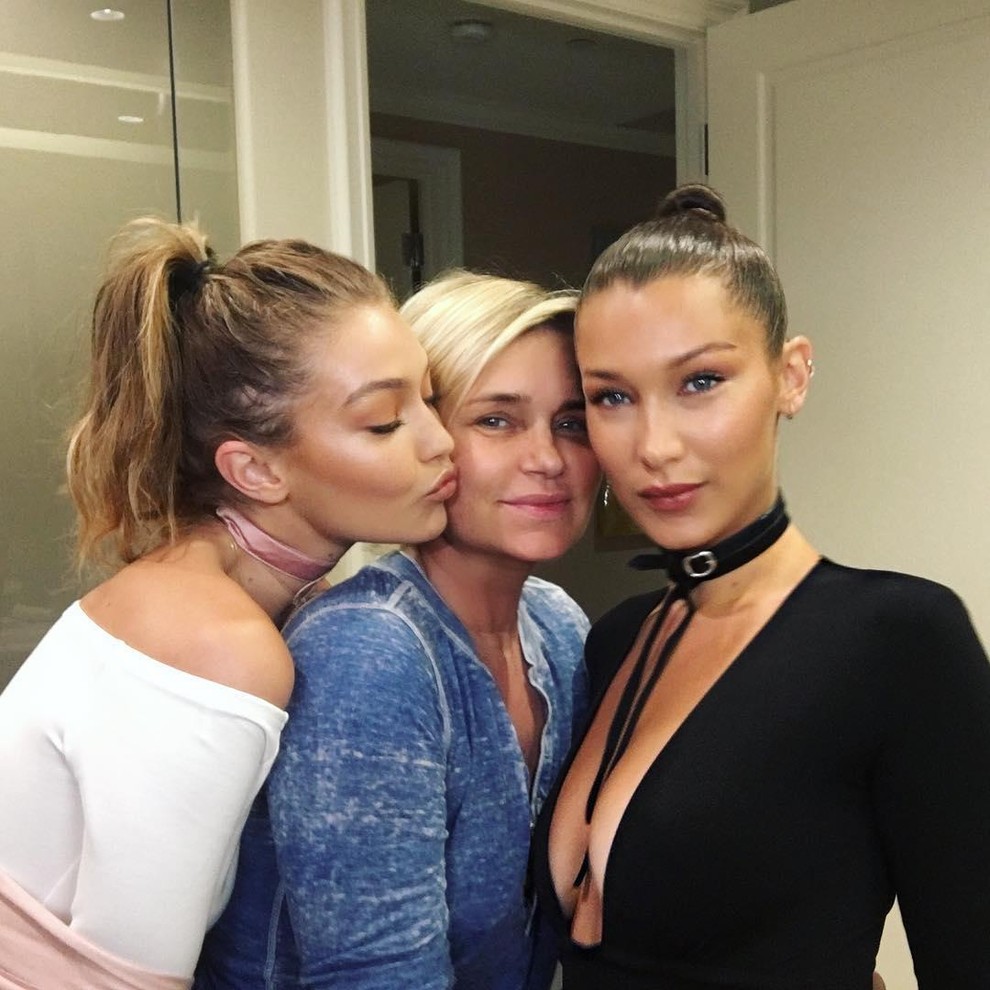 Yolanda Hadid, Bella Hadid in Gigi Hadid Yolanda Hadid je svojo kariero začela kot mlada manekenka po odhodu iz Nizozemske …