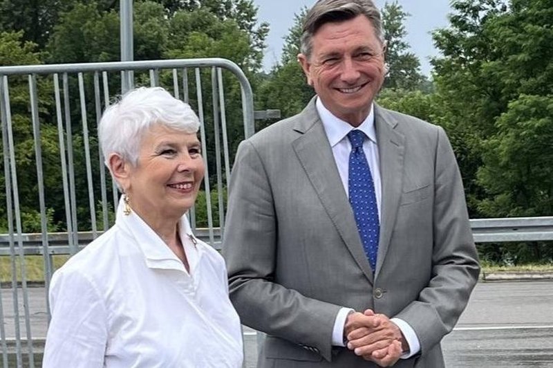 Srečanje Pahor-Kosor: vežejo ju številni pomembni dogodki in eden najdaljših političnih objemov, sta ga ponovila? (foto: Twitter/Borut Pahor)