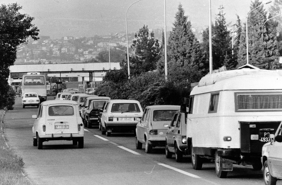 Vrnitev domov in na delo v državno firmo v stoenkah, katr'cah ali v yugotih.