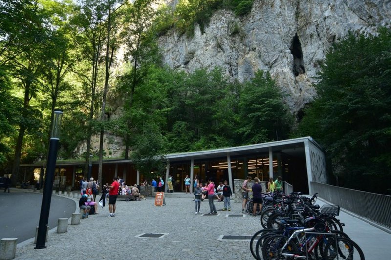 Mama se je z dvema otrokoma pognala v smrt (zgodilo se je na priljubljeni turistični točki) (foto: Profimedia)