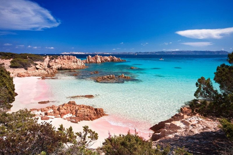 Naši sosedi vam bodo za sprehod po tej plaži zaračunali več tisoč evrov (foto: Profimedia)