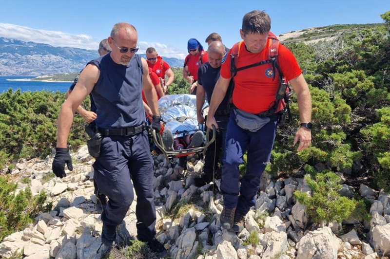 Čudež na Pagu: štirje moški preživeli brodolom s pitjem svojega urina (foto: Facebook/HGSS - Hrvatska Gorska Služba Spašavanja)