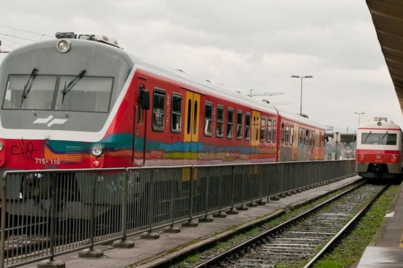 Potniki jezni na Slovenske železnice: proga zaprta, nadomestnega avtobusa pa ni bilo več ur (v podjetju so se že odzvali) (foto: Profimedia)