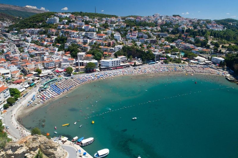 Jadranska Copacabana: sanjska peščena plaža, ki turistom obljublja raj na zemlji (foto: Profimedia)