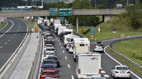 Nove nevšečnosti na cesti: zaprli so predor Karavanke