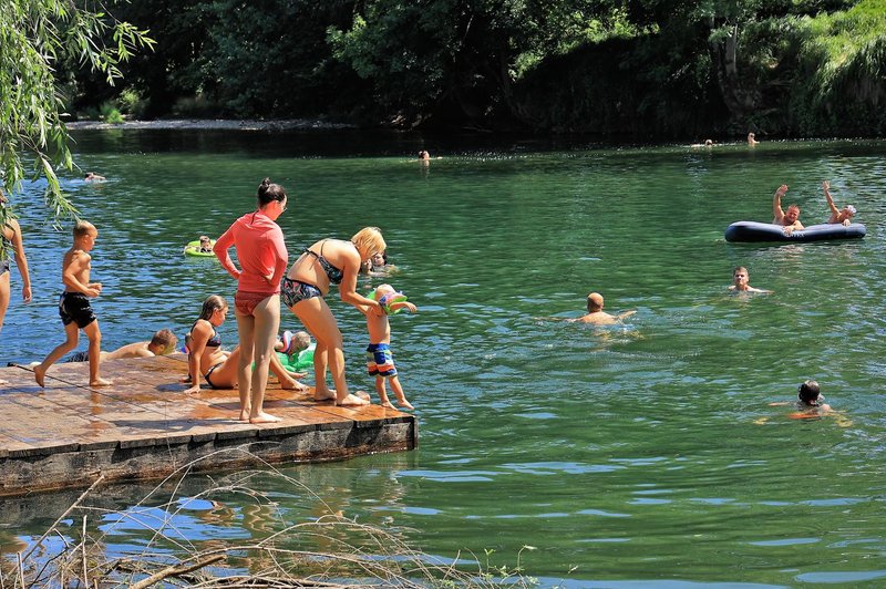 Zemljevid: iščete osvežitev v naravi? To so naravna kopališča v Sloveniji, kjer je kopanje dovoljeno (preverite le, kakšna je kakovost vode) (foto: Bobo)