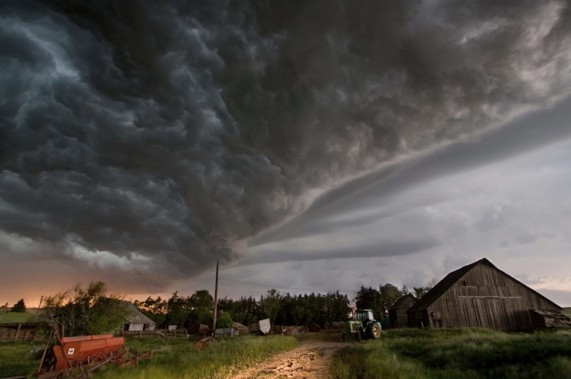 Kaj je 'bow echo' efekt in kdaj se pojavi? (foto: Profimedia)