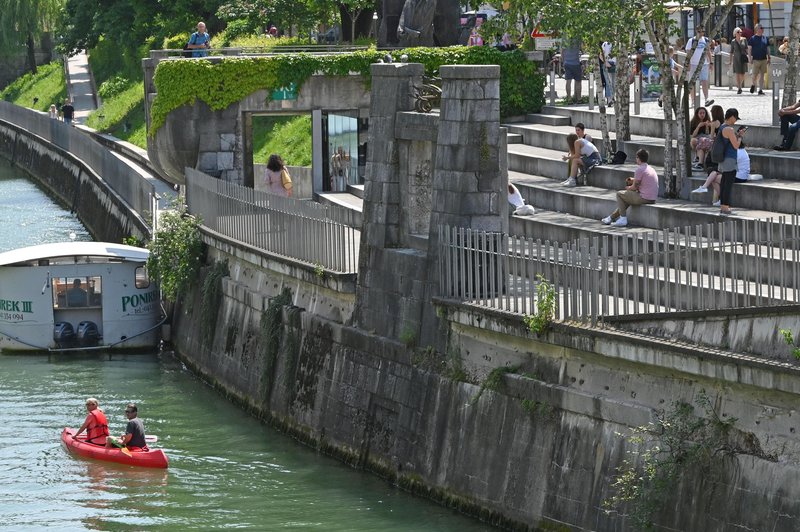 Obsežna akcija: pogrešano osebo so v Ljubljani iskali s čolnom in dronom (foto: Žiga Živulovič jr./Bobo)