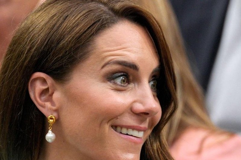 Bila je popolna! Kate Middleton v barvi, ki jo je oboževala tudi kraljica (FOTO) (foto: Profimedia)