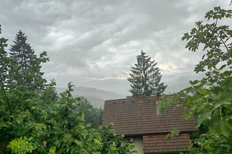 Po burni deževni noči lahko znova nastanejo plohe in nevihte: kdaj bo spet bolj vroče? (foto: Uredništvo)