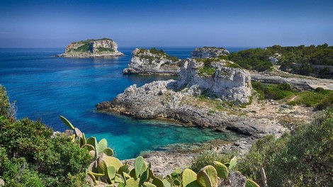 Čudovit otok, kjer vam hrano strežejo zgolj zaporniki (FOTO)