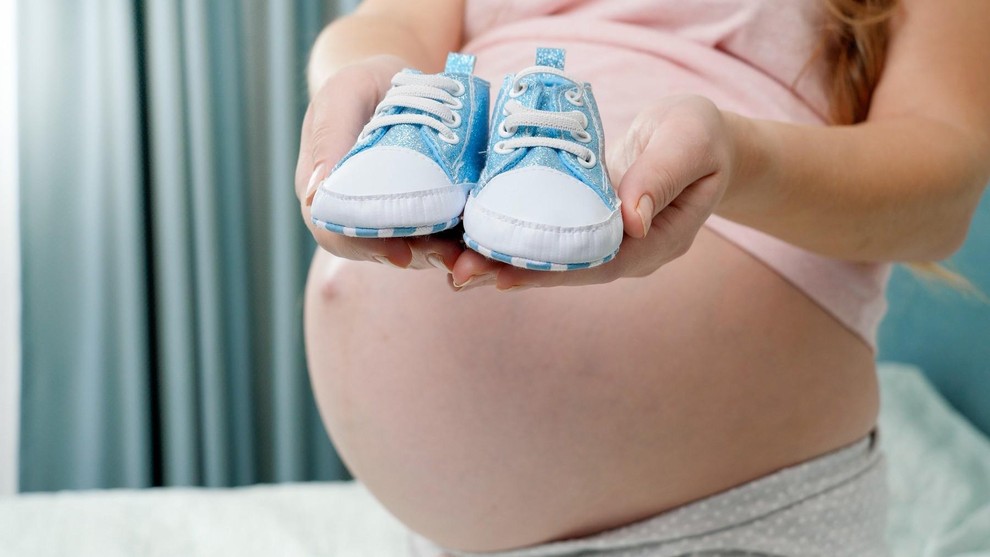 Med znanimi Slovenkami je prava eksplozija nosečniških trebuščkov. Poglejte, katere bodo že kmalu zibale … Kliknite dalje …