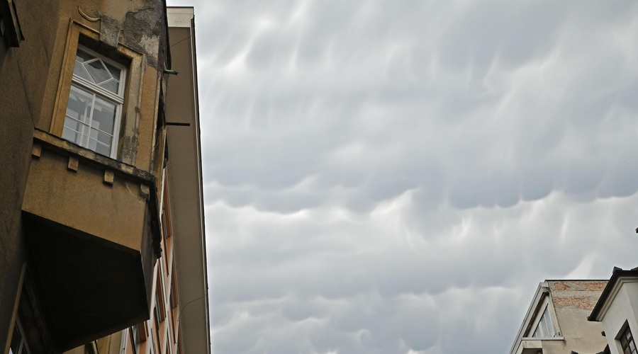 Ste že slišali za mammatuse? (namig: prikažejo se pred nevihto) (foto: Žiga Živulović jr./Bobo)