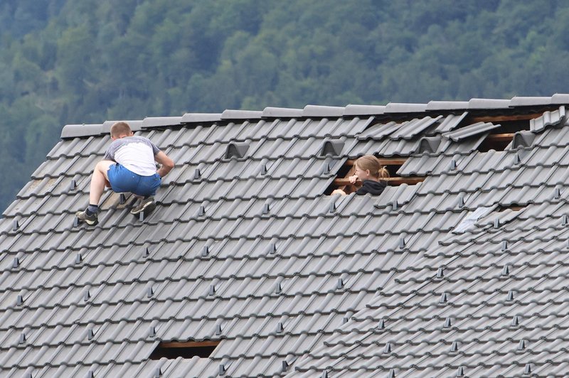 Škoda je ogromna, prizadete občine pričakujejo hitro pomoč: znani so prvi ukrepi države (foto: Bobo)