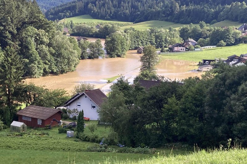 Dan po hudem neurju na Štajerskem in Koroškem: ceste zaprte, obstal je celo železniški promet (poglejte, kje je najhuje) (foto: Damjan Herman/Koroškenovice/Bobo)