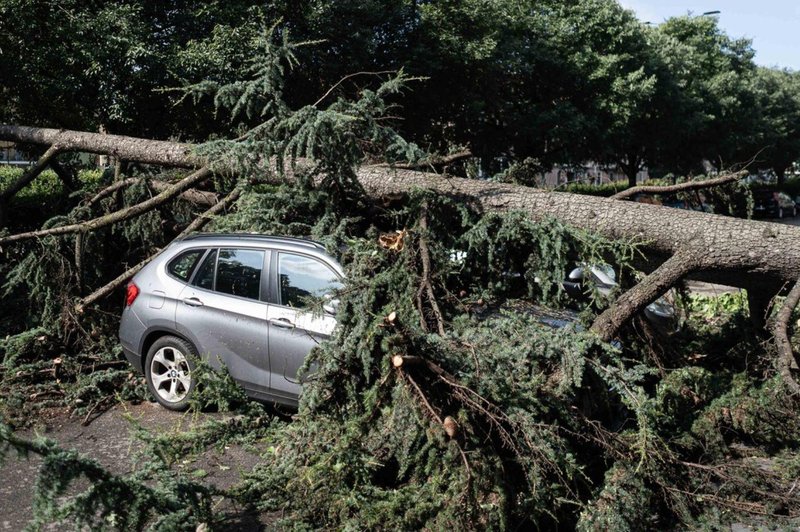 Na severu neurja, na jugu požari: nesreče terjale življenja petih Italijanov (foto: Profimedia)