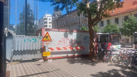 FOTO: Kaj se dogaja v središču prestolnice? Ljubljančane razganja od radovednosti