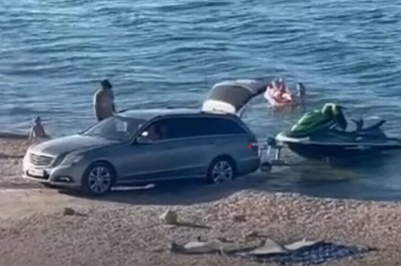 "Nekdo bi ga moral oklofutati in potisniti v morje!" Posnetek turista na Jadranu poskrbel za zgražanje (VIDEO) (foto: Profimedia)