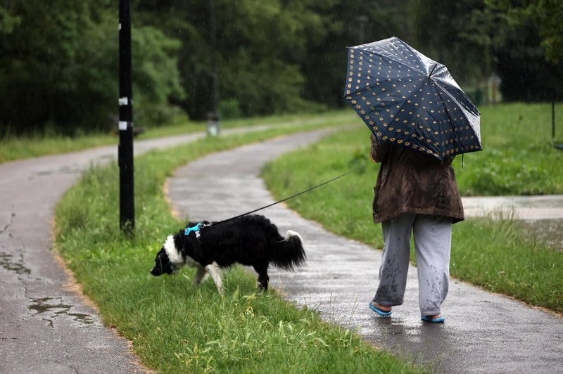 Arso izdal oranžno opozorilo: v tem delu dneva bodite raje doma (foto: Bobo)