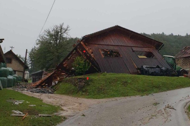 Narava je spet pokazala zobe: ponoči sta močan dež in veter povzročila kar nekaj škode (foto: Facebook/PGD Mirje)