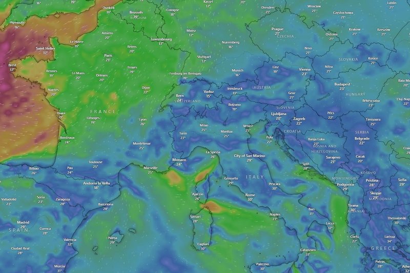 To je spletni radar padavin, ki ga Slovenci najpogosteje uporabljamo za iskanje vremenskih informacij (foto: windy.com)