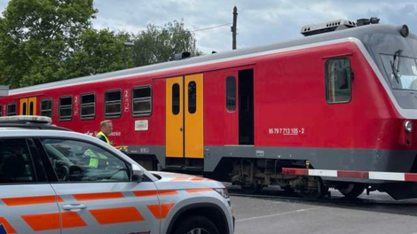 Znane nove podrobnosti o hudi prometni nesreči v Ljubljani: v trčenju s potniškim vlakom umrla ena oseba