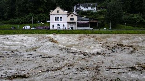 V Celju se začenja širša evakuacija (sirena se je oglasila že petkrat)