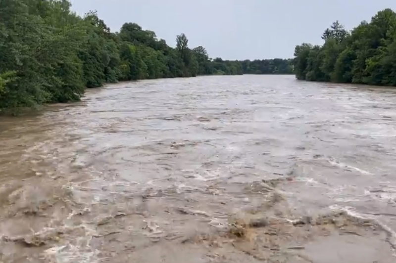 Drava že kaže zobe: njen pretok precej narašča, najhujše še pričakujejo (foto: Facebook/Marijan Španer)