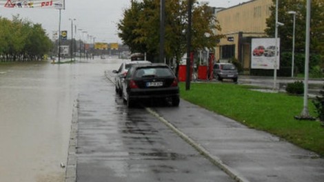 V Ljubljani zadonela sirena za nevarnost, alarm so sprožili tudi v UKC