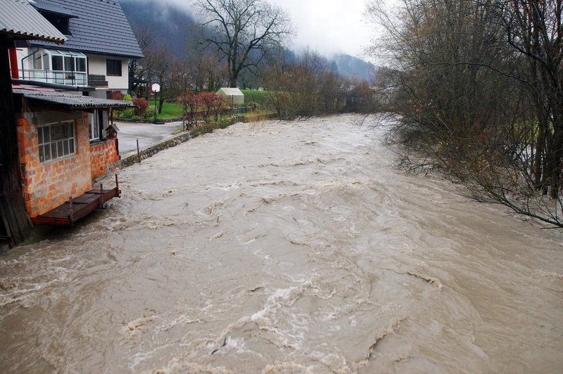 V Zgornji Savinjski dolini zadonele sirene: prebivalci naj se pripravijo (foto: Aleksander Cufar/Bobo)