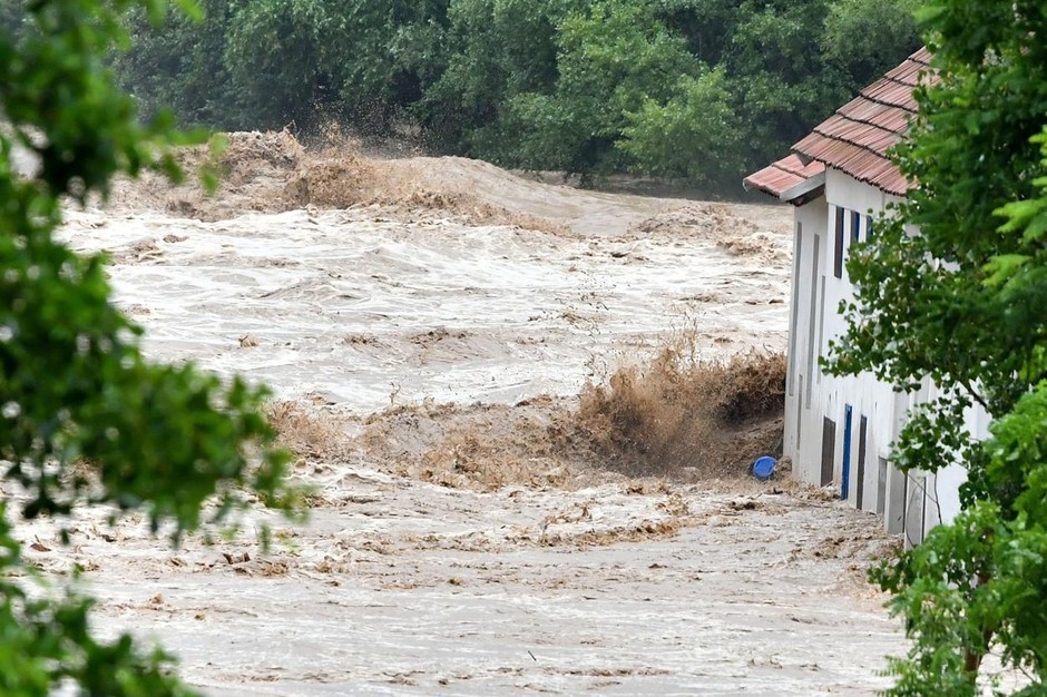 Ko ne moremo verjeti očem: "Dejansko je vsa Gorenjska pod vodo!" Ob prizorih poplavljene Škofje Loke bi lahko samo jokali (FOTOGALERIJA)