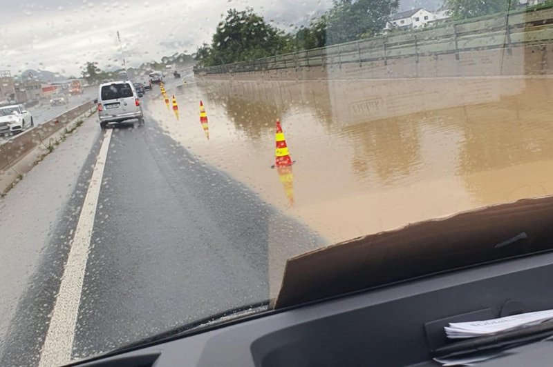 Zaprta štajerska avtocesta: mogočega in varnega obvoza med Ljubljano in Mariborom NI (foto: Facebook/Ustvarimo Reševalni PAS na avtocestah/Ferrari Šubic)