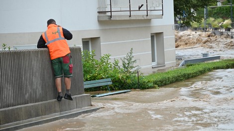 Vreme tudi danes ni prizaneslo: gasilci imeli ponovno polne roke dela