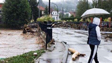 Zahtevne razmere na terenu: Z odrezano Koroško naj bi telekomunikacije vzpostavili še danes