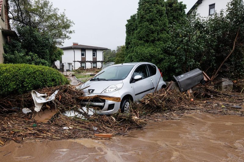 Slovenija se je prebudila v deževno jutro: huda ura se nadaljuje, reke poplavljajo, številne ceste zaprte (foto: Profimedia)