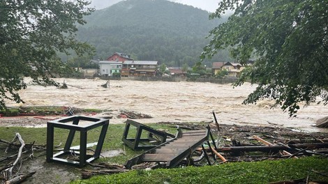 Pod vodo tudi številni deli Ljubljane: ljudje so prenočili v zasilnih nastanitvah, najhuje v Tacnu in Sneberjah