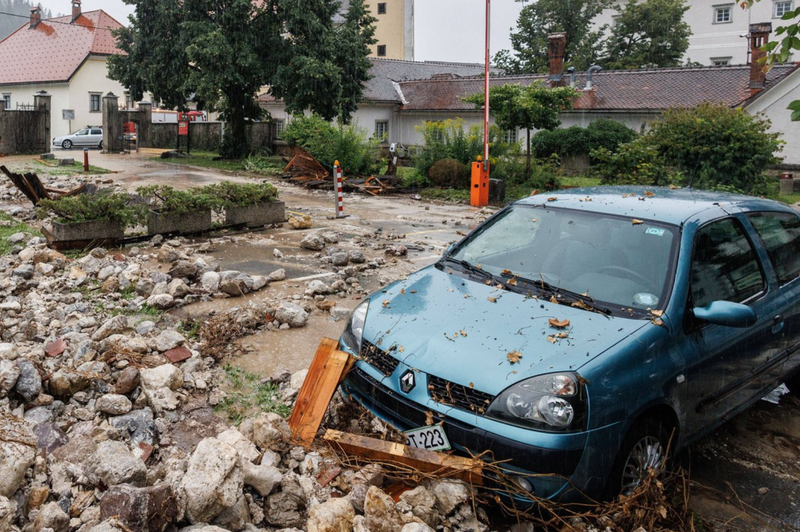 Humanitarna pomoč že na poti v Slovenijo: kdo vse nam v teh težkih časih pomaga? (foto: Profimedia)